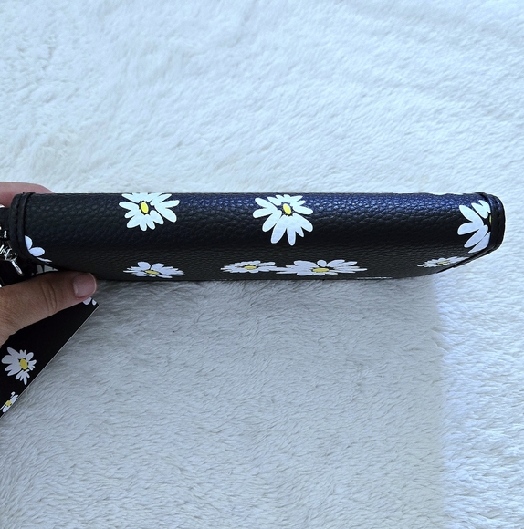 ✨️HP✨️ Dabney Lee Black🖤 Wallet with Daisies🌼 - NWT - Picture 9 of 16